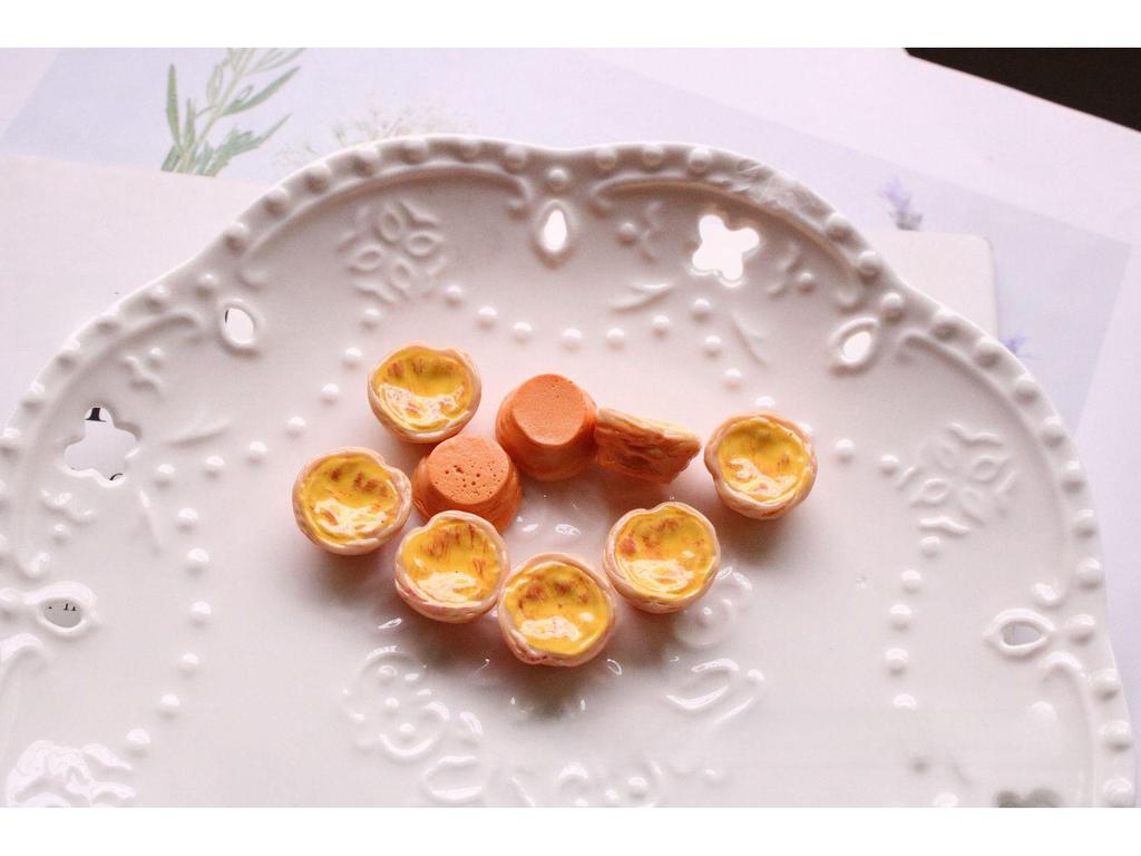 «Украшения ручной работы на тему еды»: Аксессуары для телефона в виде хлеба, яичного пирога и багета, материал для самостоятельного изготовления из смолы