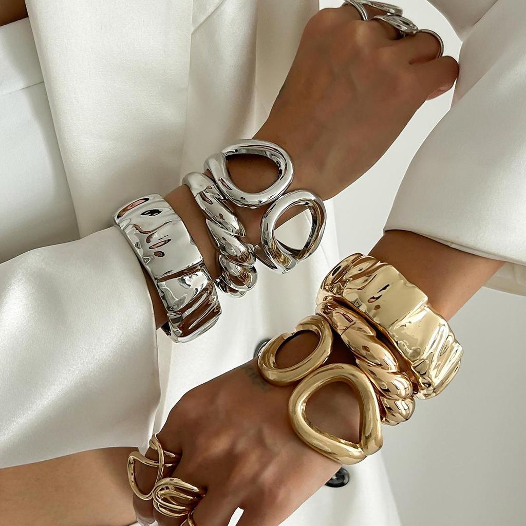 Европейский и американский комплект браслетов из нерегулярного полого сплава