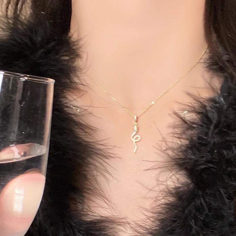 Small Snake Necklace Women's Sweater Chain Snake Pendant Necklace Light Luxury Niche Collarbone Chain Women's High-end Feeling