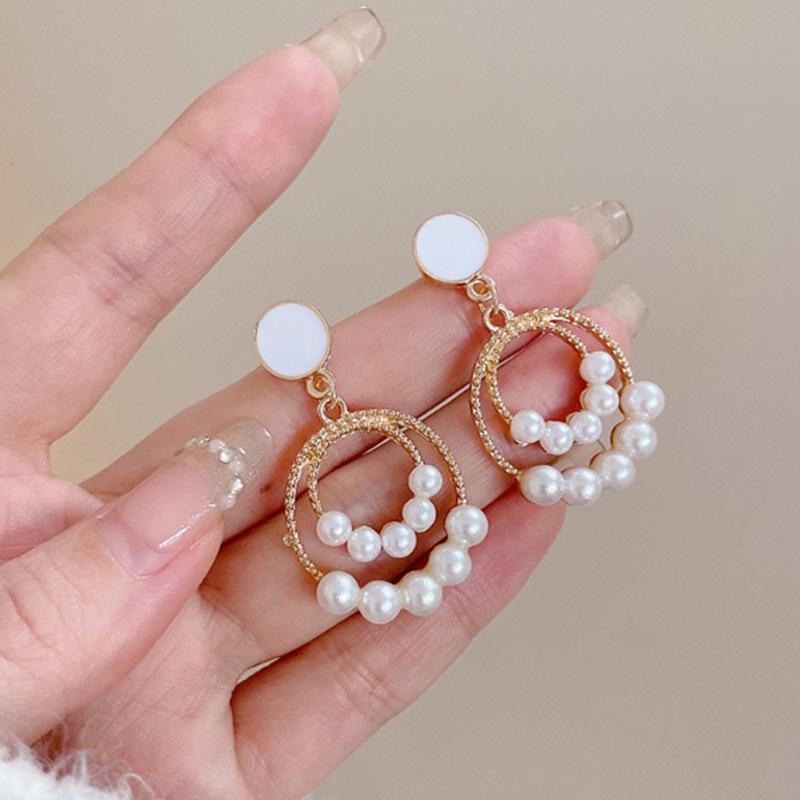 2023 High-End French Pearl Earrings: Light Luxury, Unique Design for Women