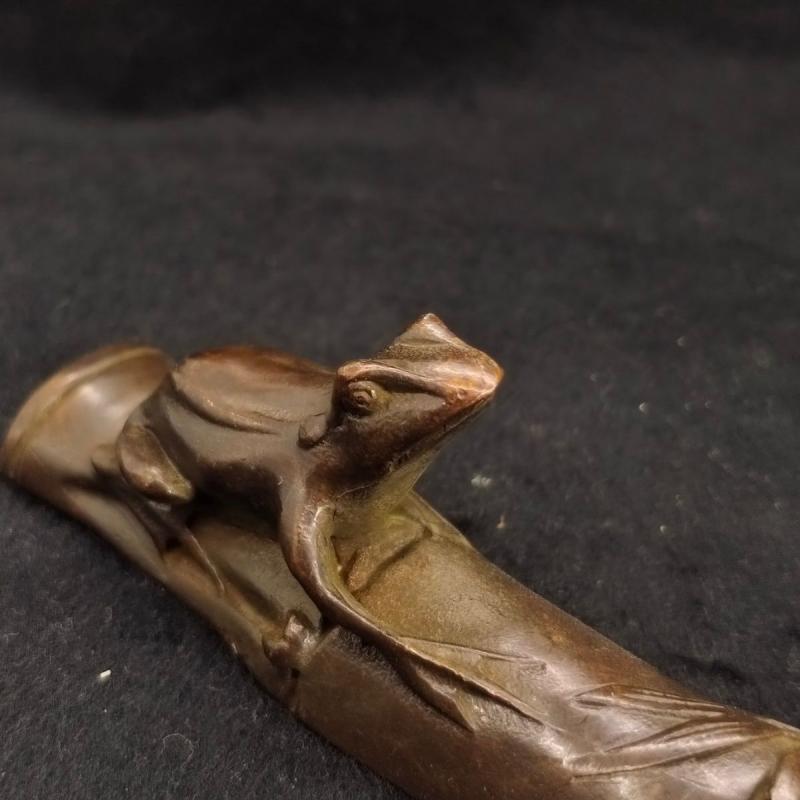 China's Tibet Alloy Copper Hand Carved Bamboo Frog Cicada Paper Weight Mascot