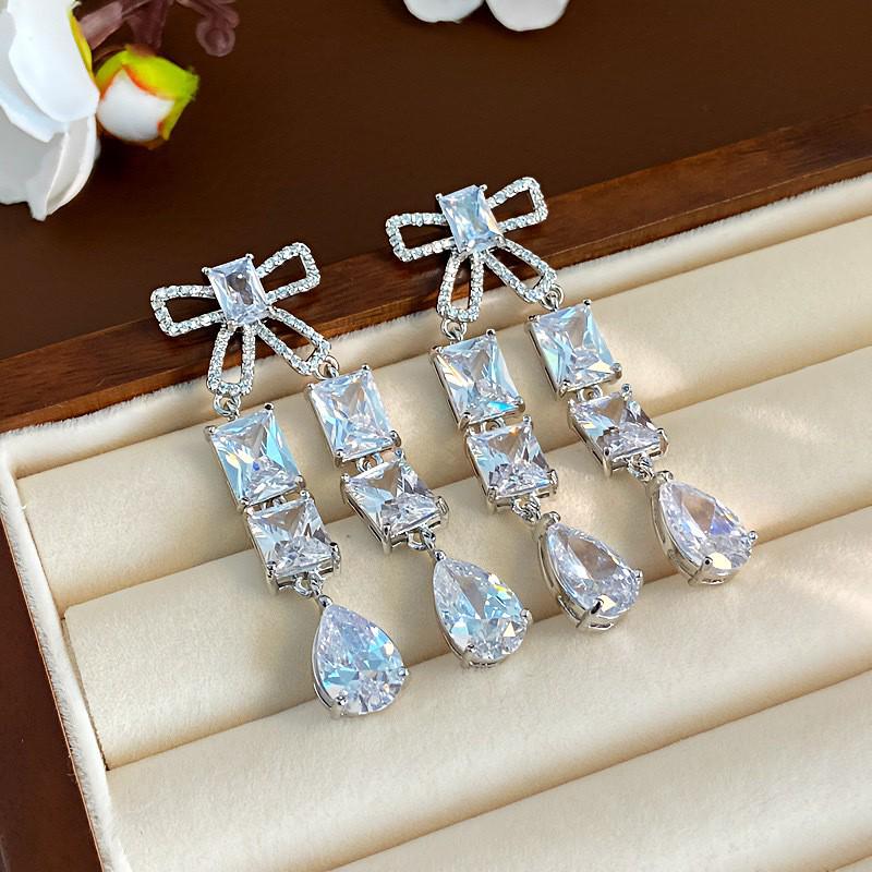 Элегантные треугольные серьги-кисточки с цирконами и пайетками — роскошные ювелирные украшения для женщин