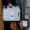 Портативный контейнер для хранения воды на открытом воздухе с краном