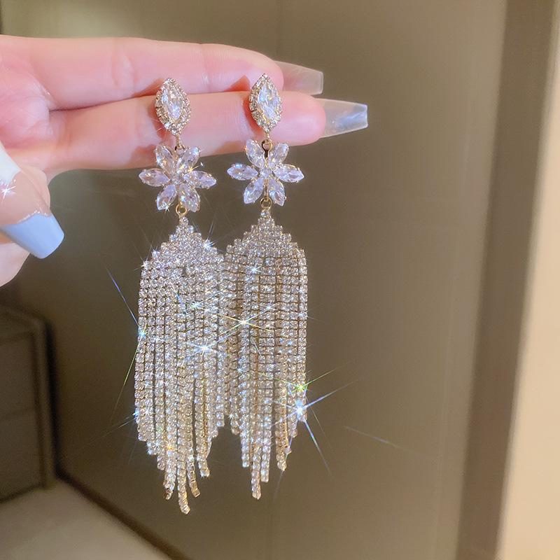 Luxury Spider Web Drop Tassel Earrings with Inlaid Diamonds