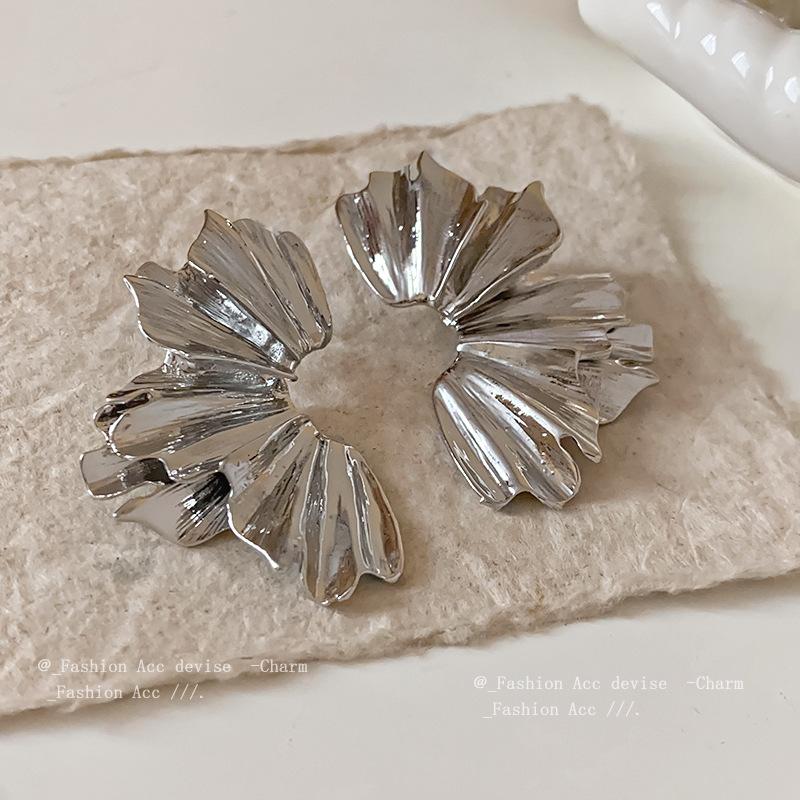 Metal flower fan-shaped pleated geometric earrings, European and American exaggerated cold wind studs, niche design earrings