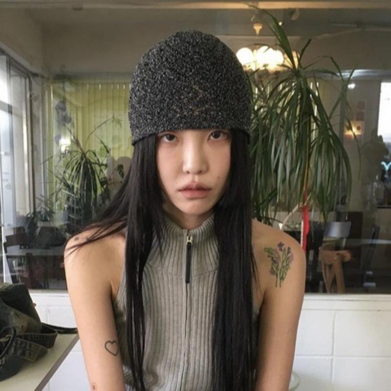 Корейские дизайнерские шапки-бини с ремешками для женщин, летние и осенние, тонкие, полые, дышащие, универсальные, милые, ретро вязаные шапки