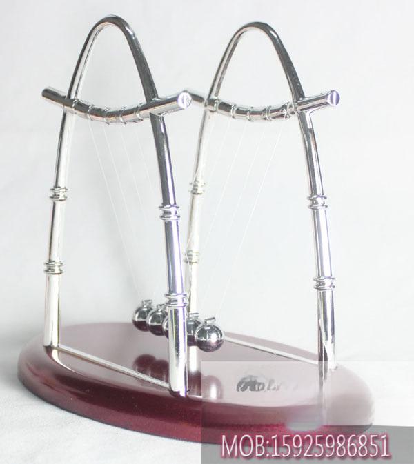 Эллиптический балансировочный маятник Ньютона - Малый энергосберегающий бамперный мяч