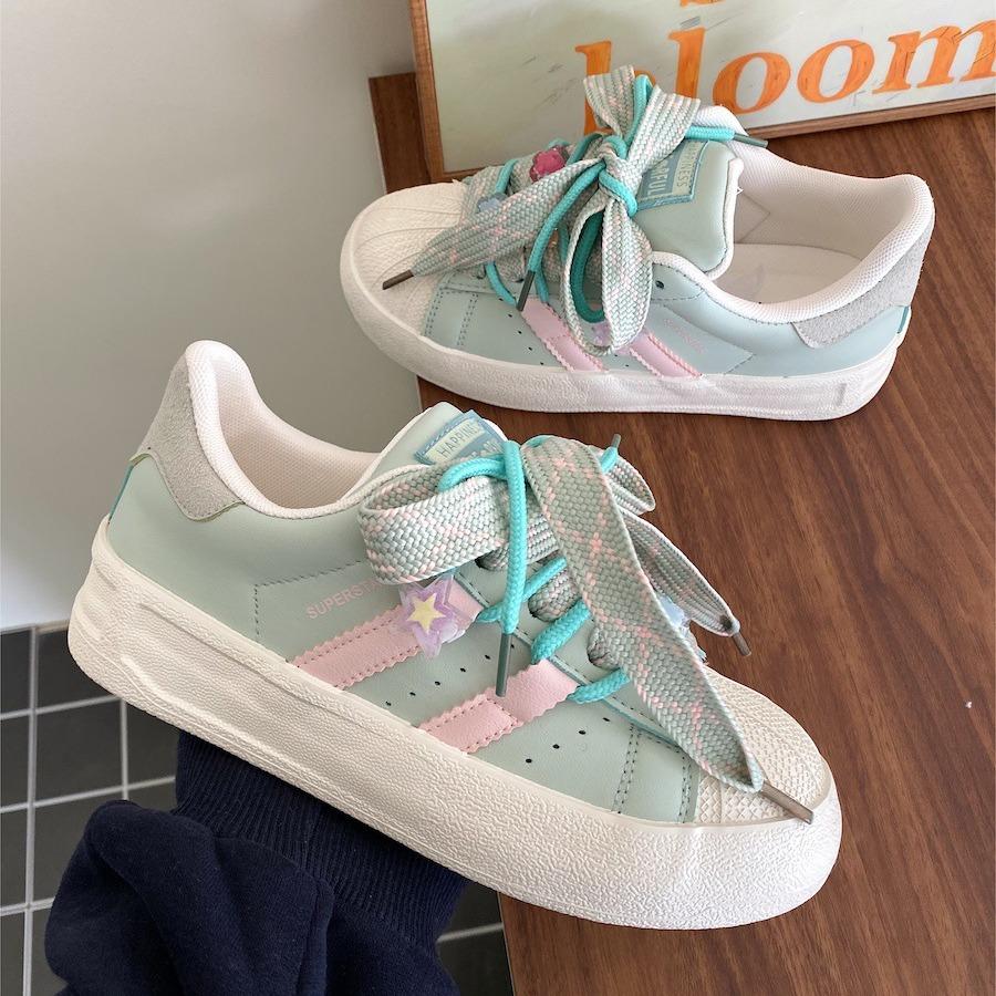 2025 весна и осень новые толстоподошвенные туфли-ракушки женские нишевые не сталкивающиеся туфли-хлебцы ins трендовые универсальные маленькие белые туфли