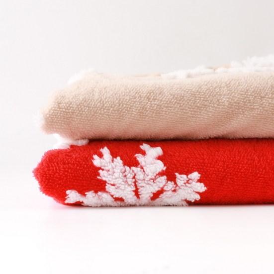 Рождественское одеяло с волосатым принтом снежинок, мягкие утолщенные двойные слои, сохраняющие тепло, контрастные цвета, антипиллинговое диванное одеяло, плохое зимнее одеяло для дома