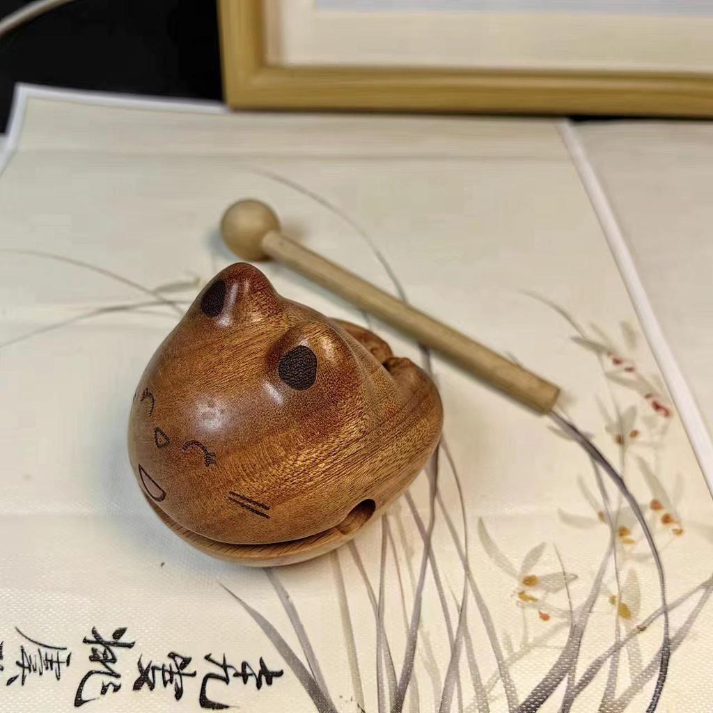 Украшение стола в виде деревянной рыбы-кита: Офисная игрушка из цельного дерева для снятия стресса и эмоциональной стабильности