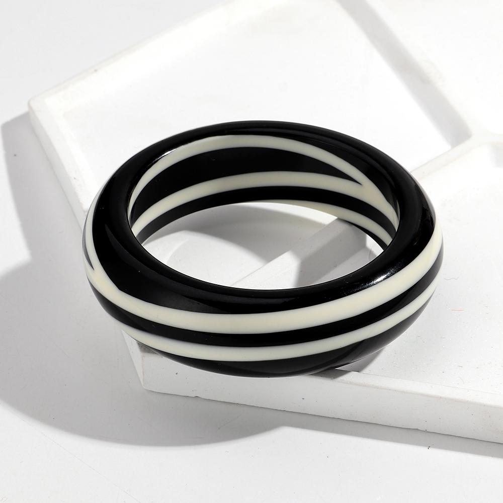 New Colorful Striped Resin Bangle Bracelet for Women Fashion Geometric Stackable Bracelets Minimalist Jewelry Gift