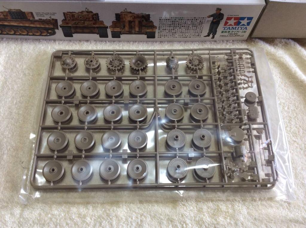Немецкий тяжелый танк Тигр I Tamiya [Купить сейчас] (Тип средней стадии производства) 1/35 [Несобранный]