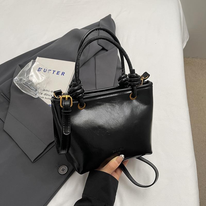 Popular Shoulder Bag Women's Bag Autumn and Winter Versatile 2025 New Wholesale Fashion Messenger Bucket Bag