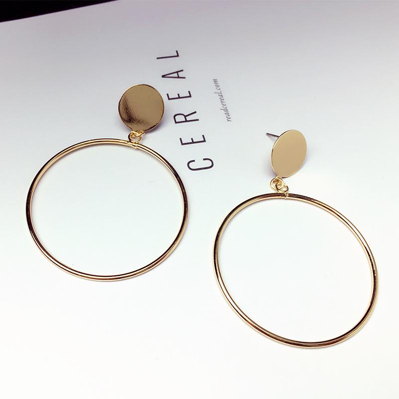 Korean-Style Fashionable and Versatile Hoop Earrings—Smooth, Simple, and Exaggerated European and American Style.