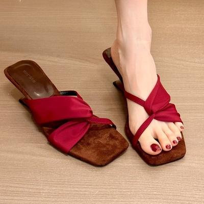 Модные летние тапочки нового стиля, модные простые женские шлепанцы, открывающие пальцы, на высоком каблуке, однотонные, удобные повседневные тапочки, модные тапочки