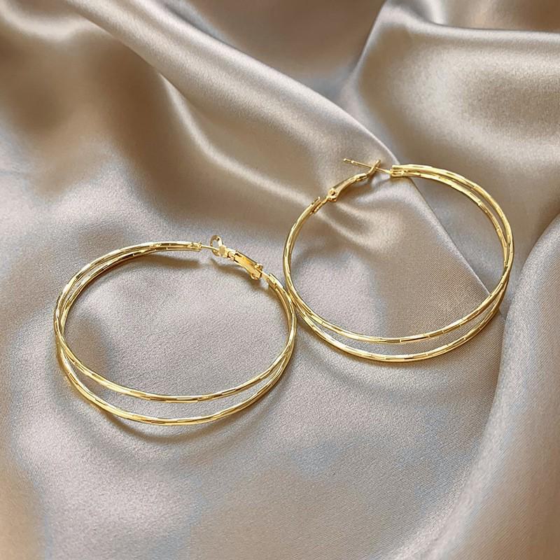 «Высококачественные металлические классические ретро-серьги — европейский и американский стиль, женская холодная ниша, мода знаменитостей»