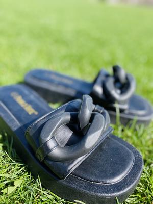 Шлепанцы с цепью Prima d'Arte B03 36 Черные