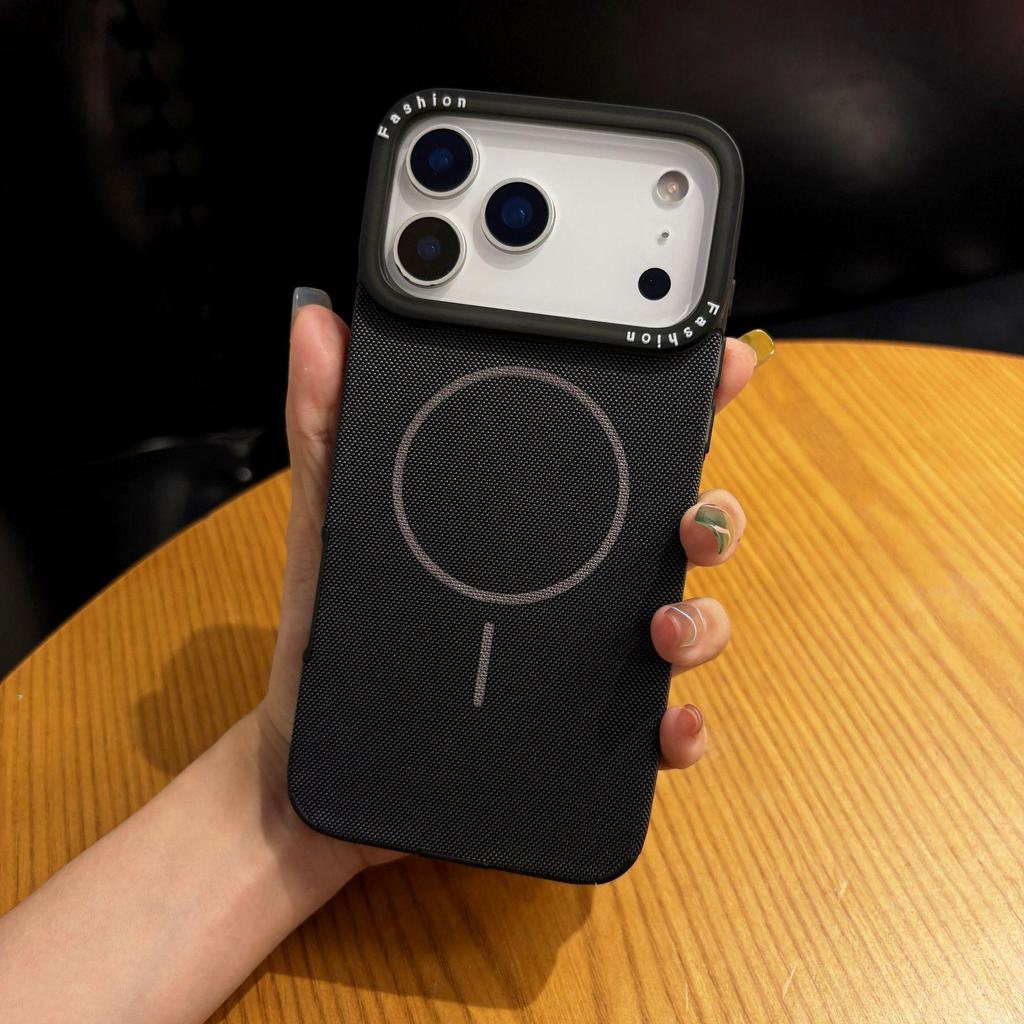Кросс-бордерный чехол для iPhone 17 Pro Max с магнитной фиксацией и ударопрочной технологичной тканью