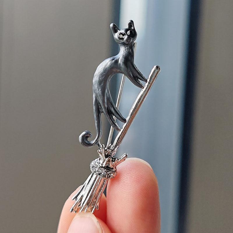 Rinhoo Riding Broom Flying Cat Brooch For Women Cartoon Cute Witch Kitten Collar Lapel Pins Funny Animal Backpack Badge Jewelry