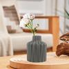 Керамическая ваза для декоративного использования на полках и столах в различных комнатах