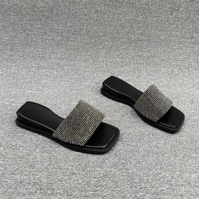 Стразы на танкетке с открытым носком и шлепанцы