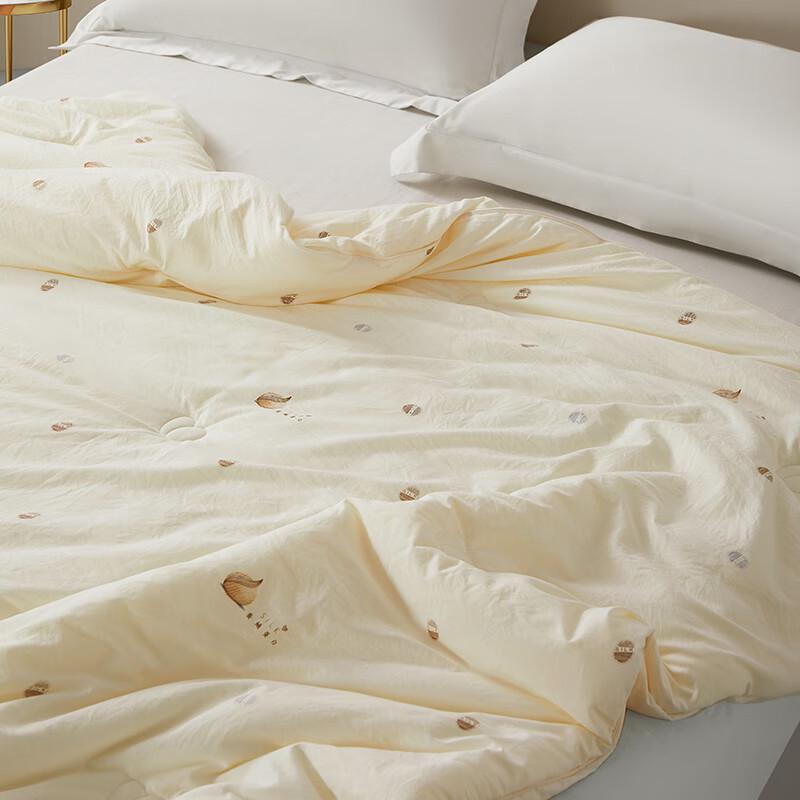Мягкое всесезонное одеяло из полиэстера Tangna Home Textiles