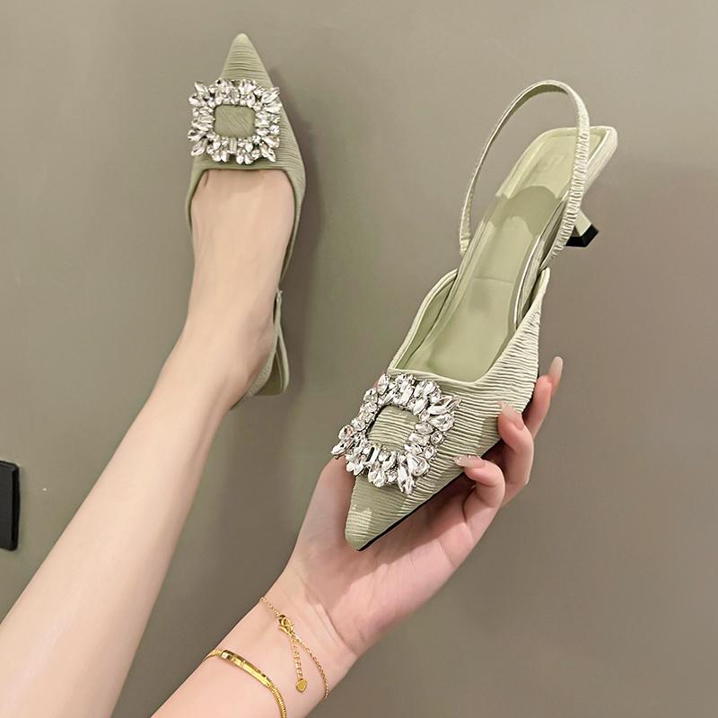 Модные женские сандалии с кристаллами и пряжкой 2024 года, летняя женская обувь на плоской подошве с острым носком, туфли с открытой пяткой, туфли-лодочки без застежек