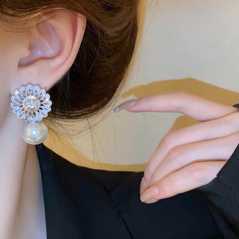 Элегантные клипсы для ушей с цирконом в виде цветка и жемчугом для женщин - Ретро серьги без прокола, Дизайн в виде преувеличенной спирали в стиле легкой роскоши