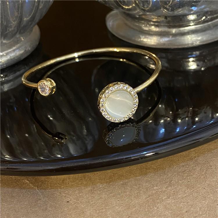 Elegant Women's Rotating Necklace Set with Round Cat's Eye Stone and Diamond Accents