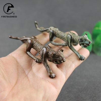 Античная бронза Сильная статуэтка Panthera Pardus Винтажная медная скульптура леопарда Украшения Животное Чайный питомец Фигурка Декор для рабочего стола