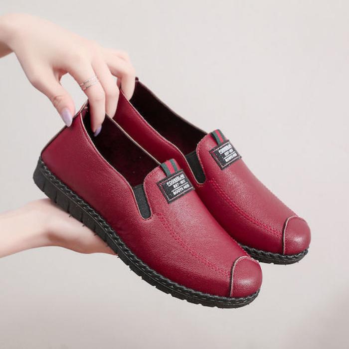 Повседневная женская обувь. Старинная обувь. Новая модная обувь для мам. Туфли среднего возраста. Непромокаемая маленькая кожаная обувь на мягкой подошве.