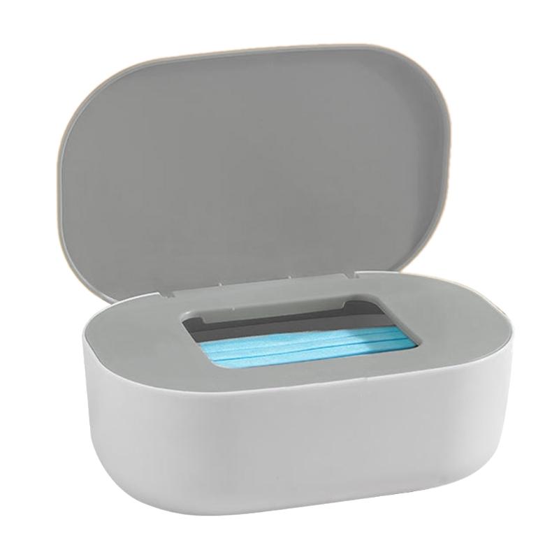 4 цвета на выбор Удобная коробка для хранения Вмещает максимум 40 масок Можно положить салфетки Пластиковые пакеты Одноразовые перчатки Внутри
