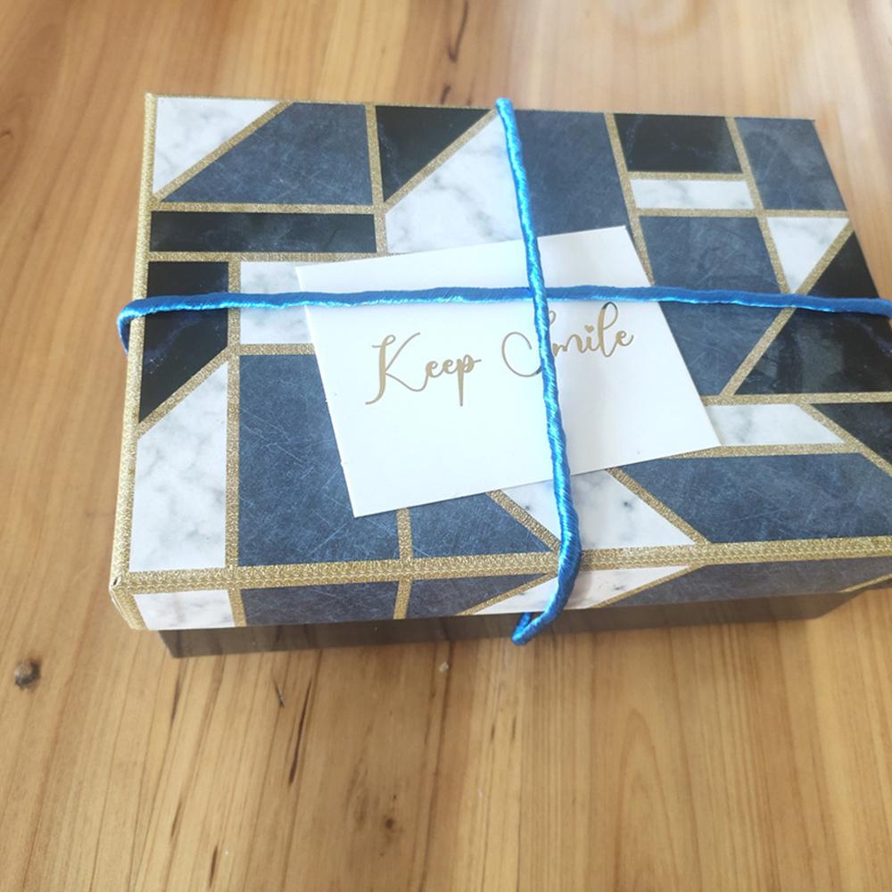 Свадебная вечеринка Простой дизайн Белая поздравительная открытка Золотое тиснение Рукописные открытки Спасибо