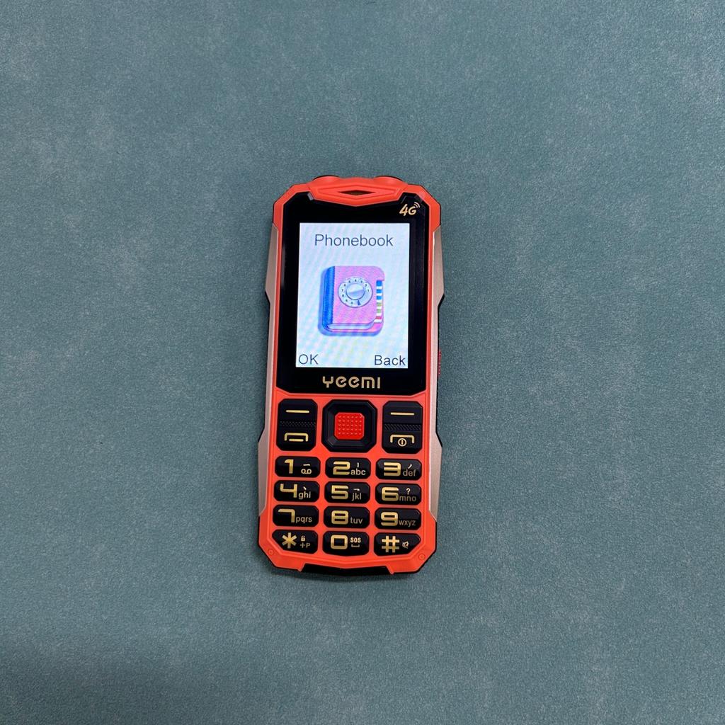 YEEMI K1+ ультратонкий прочный мобильный телефон 2,6 дюйма с двумя SIM-картами, большой клавиатурой, громким динамиком, фонариком, кнопкой функции, сотовый телефон для пожилых людей
