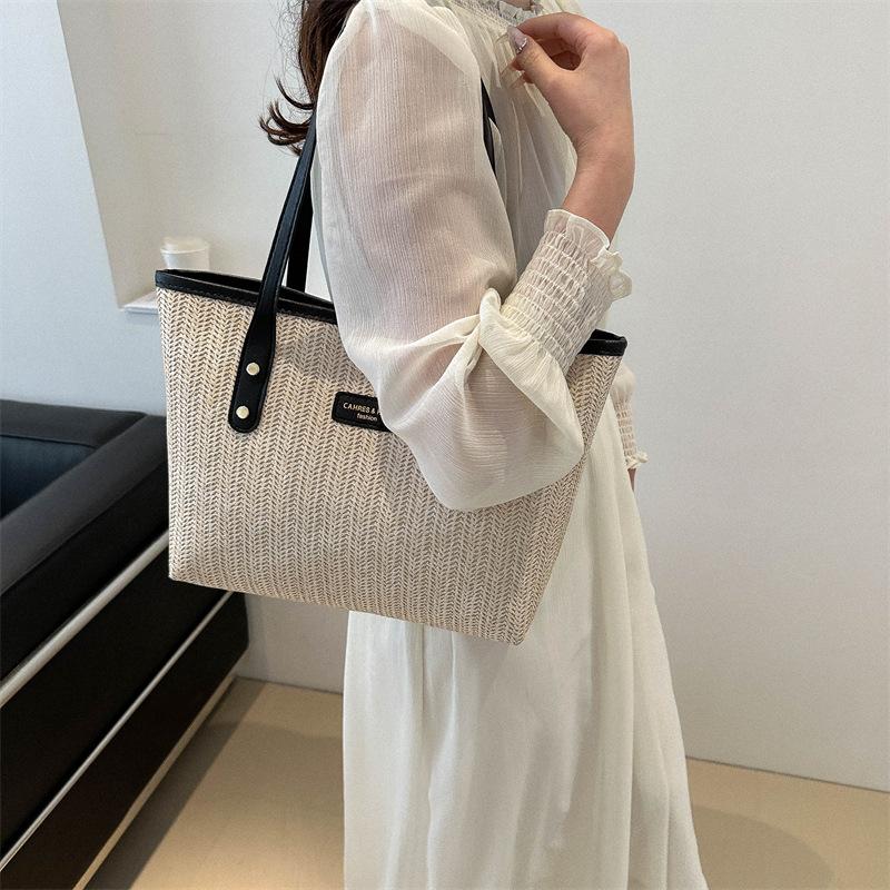 Commuter Large Capacity Straw Weaving Bag for Women New Fashion Fashionable Casual Underarm Bag Popular Tote Bag