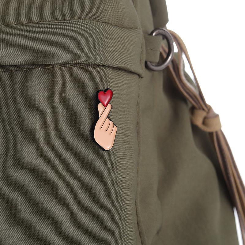 Creative Cute Cartoon Finger Heart Alloy Brooch, Men'S And Women'S Couple Bag Clip Accessories