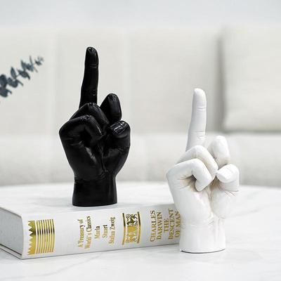 Скульптура «Средний палец»: Уникальный декор из смолы для дома или спальни