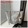 Fashionable City Style Tote Bag With Soft Structure And Interior Card Pockets For Daily Wear