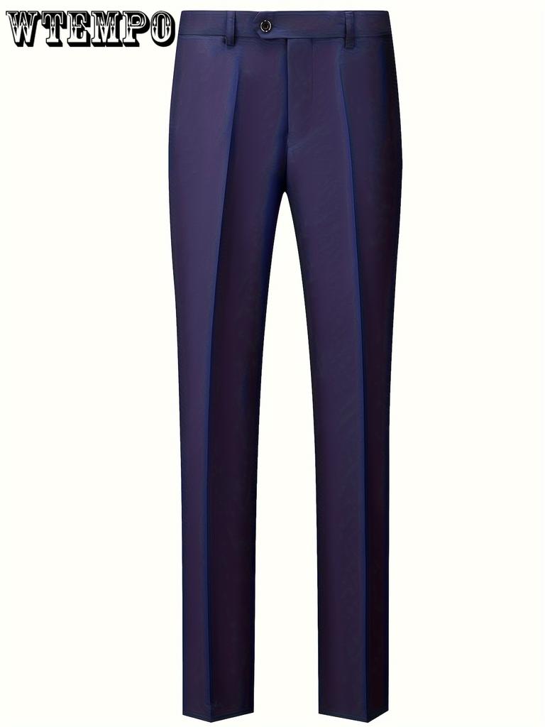 Комплект из 3 классических мужских костюмов: пиджак с воротником-шалью, однобортный жилет с V-образным вырезом и облегающие брюки.