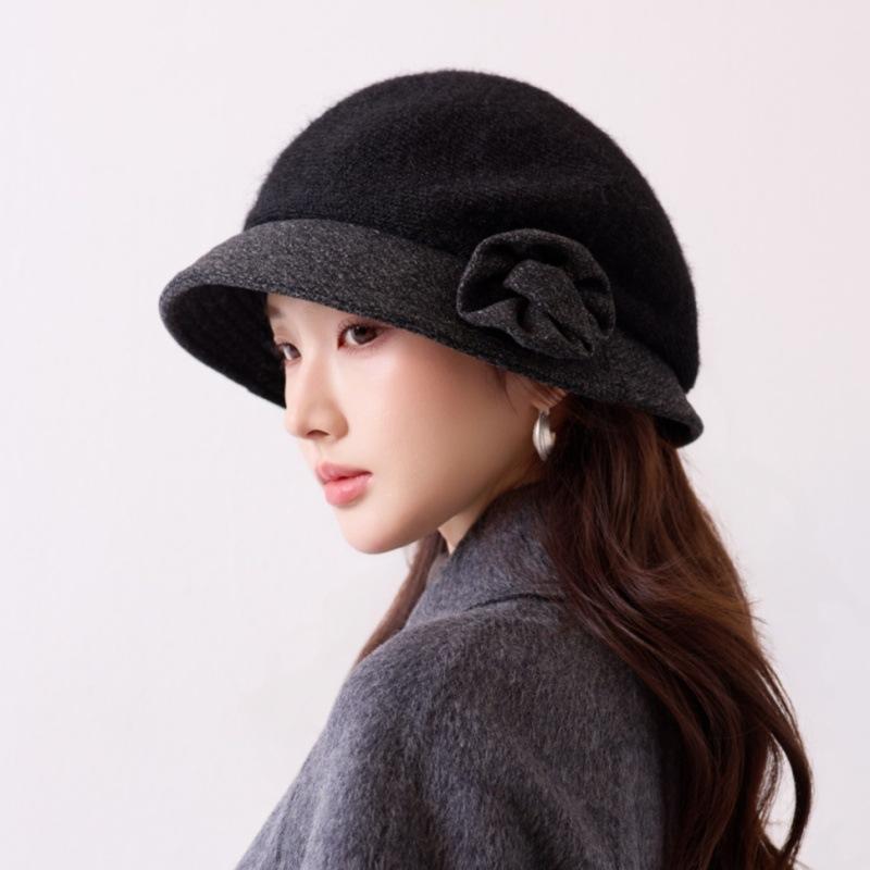 High-quality autumn and winter woolen pot hat, female retro flower versatile, showing a small face, thickening and keeping warm, fashionable mother ha