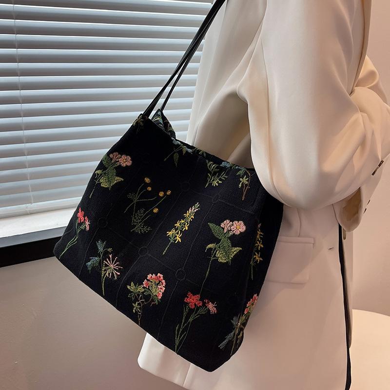Large Capacity Embroidered Tote Bag for Women's Summer 2023 Fabric Bag Embroidered Shoulder Bag with Texture Bucket Bag