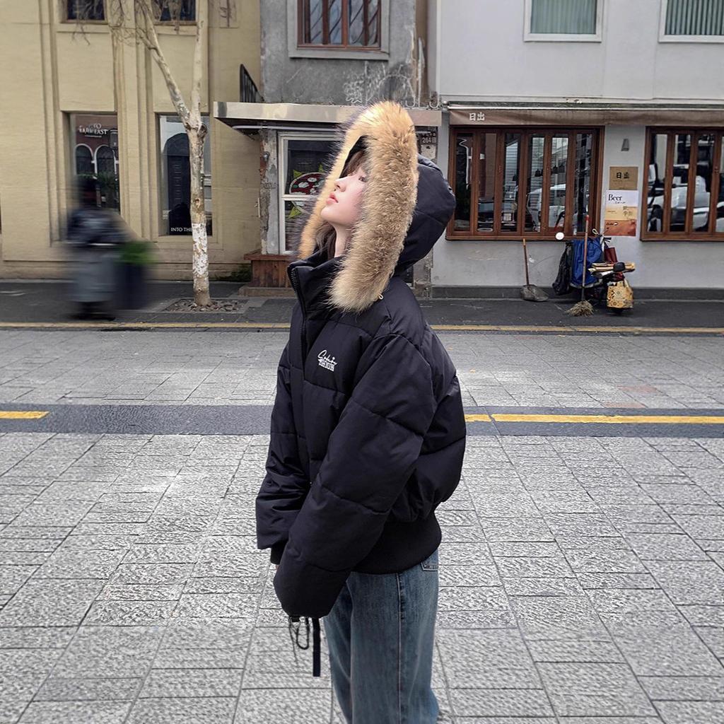 Зимняя короткая куртка из хлопка с капюшоном и толстым меховым воротником, приталенная, спортивная, с большим меховым воротником, женское утепленное пальто