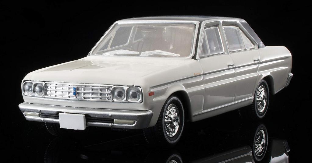 Tomica Limited Vintage Scale Nissan Cedric Personal Deluxe V 1970 Model 1/64 LV-37b (White/Black) (Finished Product)