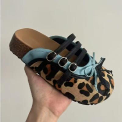 Мода Мода Баотоу Тапочки Лето Новые Круглый Носок Неглубокий Вырез Бант-бабочка Металлическая Пряжка Средний каблук Плоская обувь