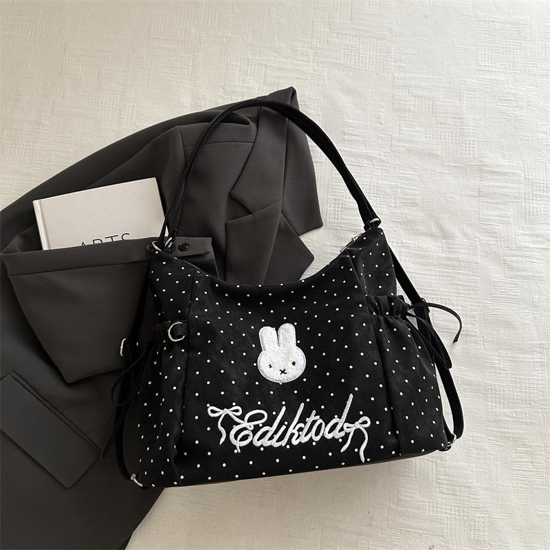 Korean cute niche design large-capacity shoulder bag spring new sweet personality girl heart tote bag