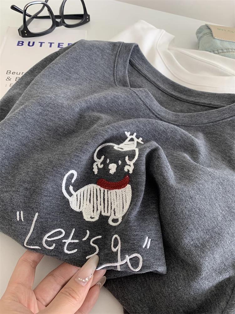 Серая женская повседневная футболка свободного кроя с коротким рукавом и вышивкой щенка, коллекция весна 2025