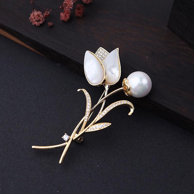 High-End Alloy Brooch with Pearl Imitation and Rhinestone Corsage Pin - Fashion Accessory