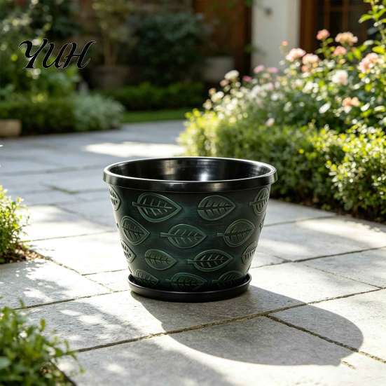 Outdoor Planters with Drainage 11 Inch Flower Pots, Leaf Embossed Plastic Hole, Retro Round Planter Indoor Plant Pot for Balcony Patio Porch
