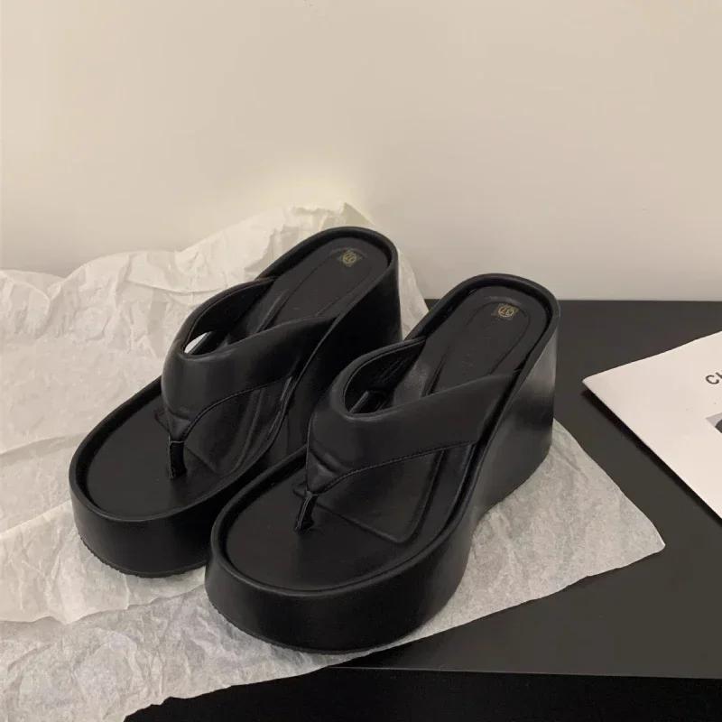 Модные женские шлепанцы на танкетке с застежкой-клипсой, летние модные пляжные сандалии на толстой платформе, женские тапочки на высоком каблуке с толстой подошвой, шлепанцы