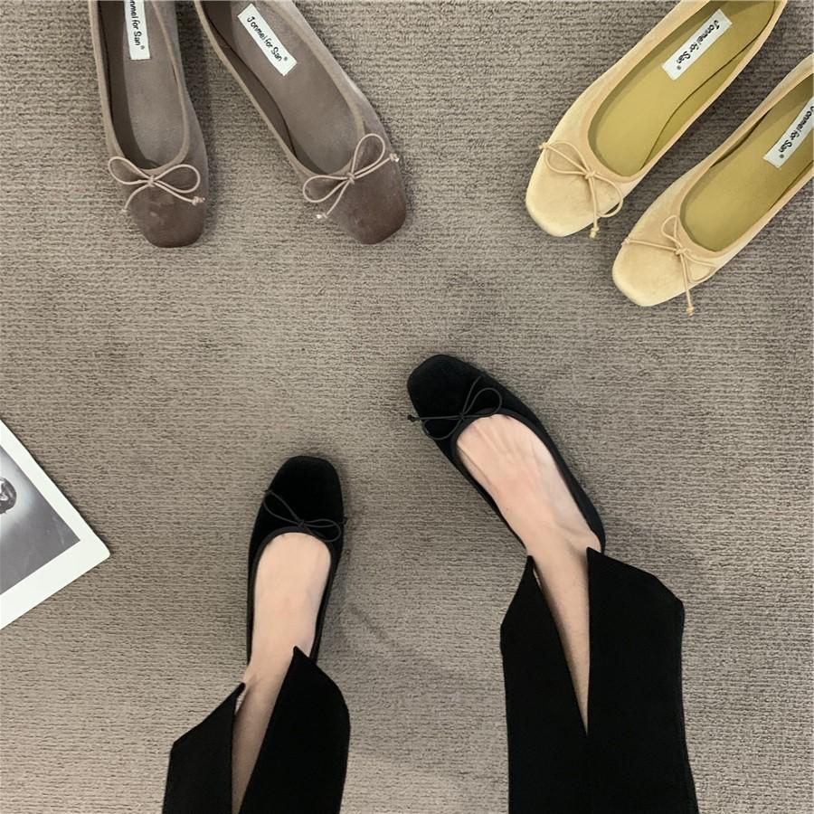 Модная женская весенне-осенняя обувь на плоской подошве с бантом и мелким вырезом, в стиле ретро, черная бархатная, больших размеров 42 43 44, женские лоферы